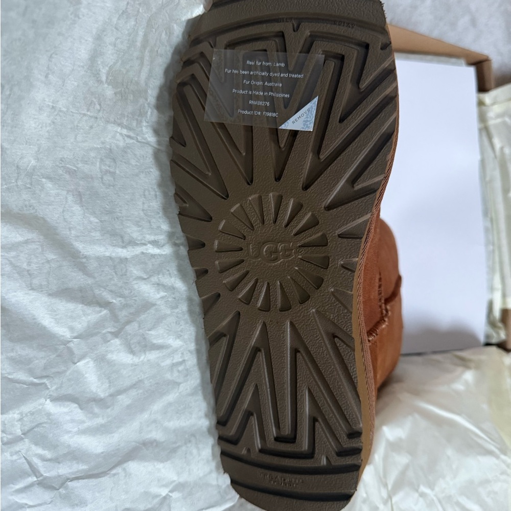 UGG Classic Short II Chestnut Boots - Picture 4 of 5